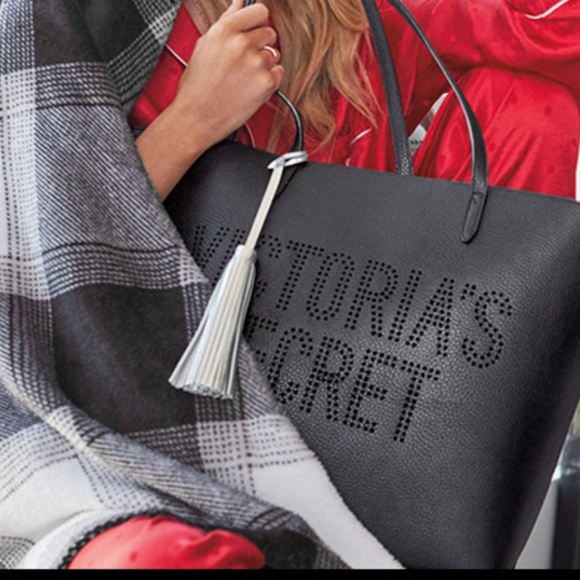Victoria's Secret Handbags - 🍒NEW VICTORIA SECRET TOTE⚘PRICE IS FIRM⚘